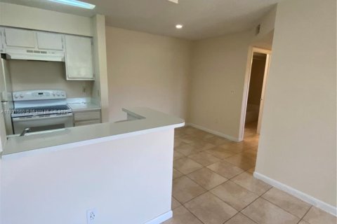 Купить кондоминиум в Помпано-Бич, Флорида 2 спальни, 83.89м2, № 1958347 - фото 8