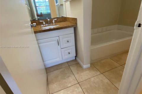 Купить кондоминиум в Помпано-Бич, Флорида 2 спальни, 83.89м2, № 1958347 - фото 21