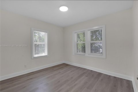 Villa ou maison à louer à Miami, Floride: 4 chambres, 100.33 m2 № 2019921 - photo 8