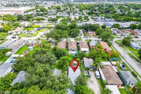 Villa ou maison à louer à Miami, Floride: 4 chambres, 100.33 m2 № 2019921 - photo 17