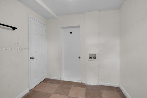 Villa ou maison à louer à Miami, Floride: 4 chambres, 100.33 m2 № 2019921 - photo 7