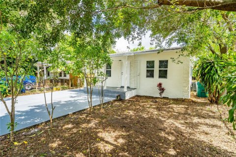 Villa ou maison à louer à Miami, Floride: 4 chambres, 100.33 m2 № 2019921 - photo 16
