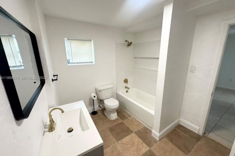 Villa ou maison à louer à Miami, Floride: 4 chambres, 100.33 m2 № 2019921 - photo 14
