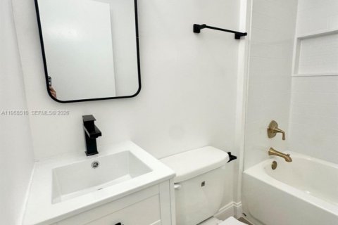 Villa ou maison à louer à Miami, Floride: 4 chambres, 100.33 m2 № 2019921 - photo 11