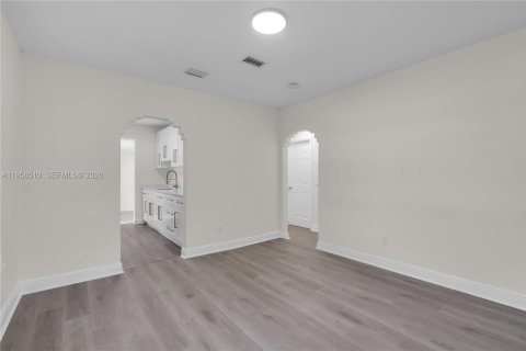 Villa ou maison à louer à Miami, Floride: 4 chambres, 100.33 m2 № 2019921 - photo 5