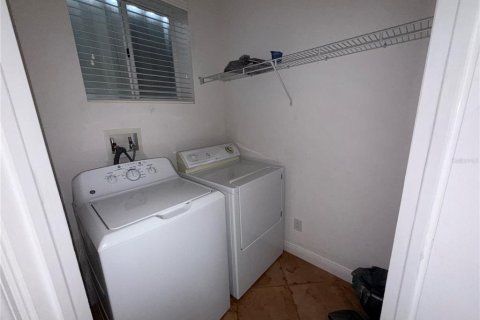 Townhouse in Fort Myers, Florida 3 bedrooms, 180.04 sq.m. № 1905329 - photo 12