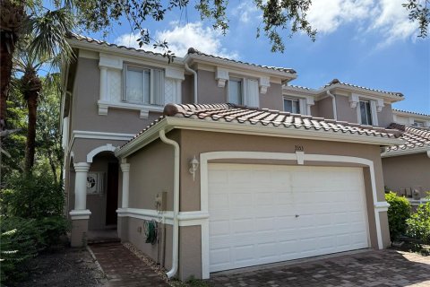 Townhouse in Fort Myers, Florida 3 bedrooms, 180.04 sq.m. № 1905329 - photo 2