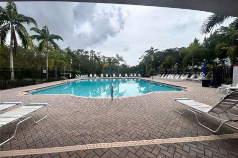 Townhouse in Fort Myers, Florida 3 bedrooms, 180.04 sq.m. № 1905329 - photo 22