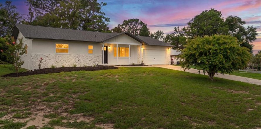 House in Beverly Hills, Florida 2 bedrooms, 163.23 sq.m. № 2222798
