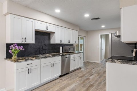 House in Beverly Hills, Florida 2 bedrooms, 163.23 sq.m. № 2222798 - photo 3