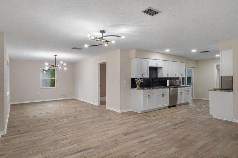 House in Beverly Hills, Florida 2 bedrooms, 163.23 sq.m. № 2222798 - photo 4