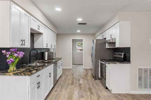 House in Beverly Hills, Florida 2 bedrooms, 163.23 sq.m. № 2222798 - photo 5