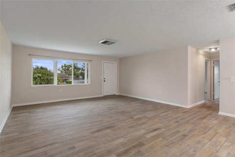 House in Beverly Hills, Florida 2 bedrooms, 163.23 sq.m. № 2222798 - photo 12