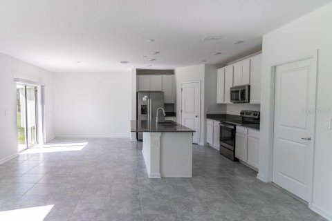 Casa en alquiler en Davenport, Florida, 4 dormitorios, 179.39 m2 № 1918307 - foto 4