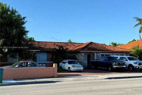 Villa ou maison à vendre à Miami, Floride: 4 chambres, 282.79 m2 № 1942201 - photo 2