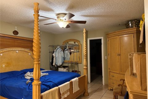 Villa ou maison à vendre à Miami, Floride: 4 chambres, 282.79 m2 № 1942201 - photo 13