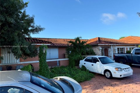 Villa ou maison à vendre à Miami, Floride: 4 chambres, 282.79 m2 № 1942201 - photo 4