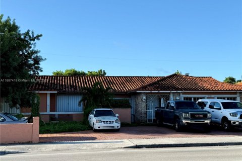 Villa ou maison à vendre à Miami, Floride: 4 chambres, 282.79 m2 № 1942201 - photo 3