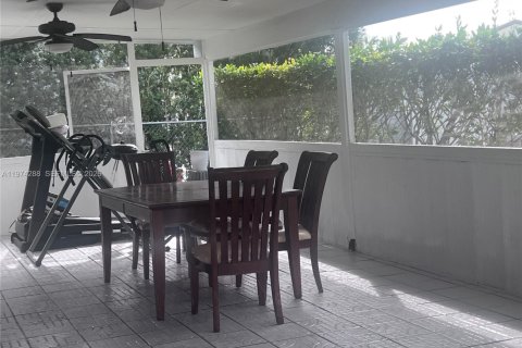 Casa en alquiler en Homestead, Florida, 3 dormitorios, 132.85 m2 № 2044581 - foto 12