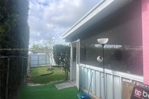 Casa en alquiler en Homestead, Florida, 3 dormitorios, 132.85 m2 № 2044581 - foto 9