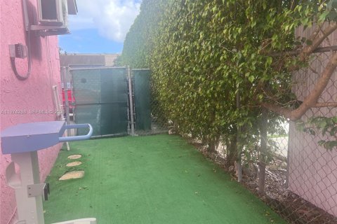 Casa en alquiler en Homestead, Florida, 3 dormitorios, 132.85 m2 № 2044581 - foto 10