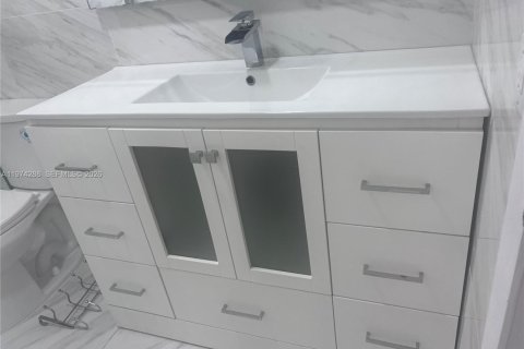 Casa en alquiler en Homestead, Florida, 3 dormitorios, 132.85 m2 № 2044581 - foto 25