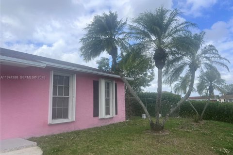 Casa en alquiler en Homestead, Florida, 3 dormitorios, 132.85 m2 № 2044581 - foto 2