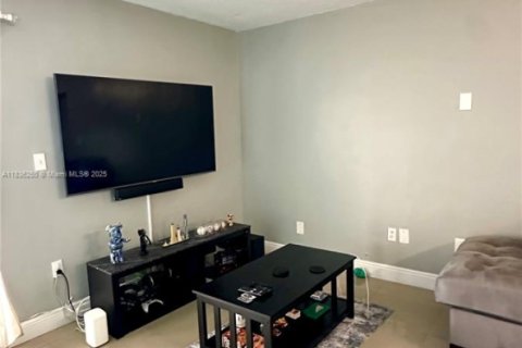 Condo in Hialeah, Florida, 3 bedrooms  № 1819938 - photo 23