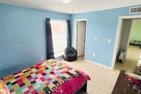 Condo in Hialeah, Florida, 3 bedrooms  № 1819938 - photo 10