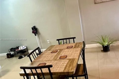 Condo in Hialeah, Florida, 3 bedrooms  № 1819938 - photo 19