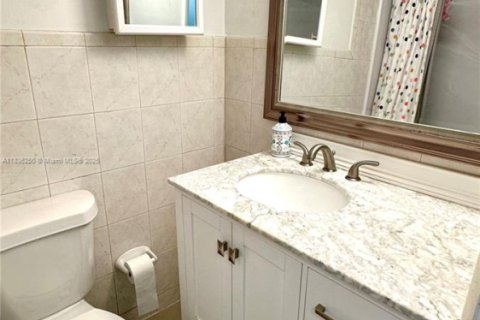 Condo in Hialeah, Florida, 3 bedrooms  № 1819938 - photo 18
