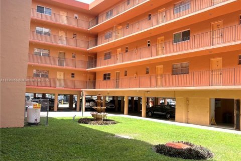 Condo in Hialeah, Florida, 3 bedrooms  № 1819938 - photo 4