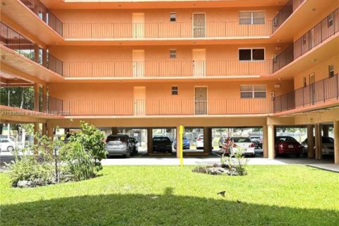Condo in Hialeah, Florida, 3 bedrooms  № 1819938 - photo 5