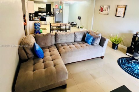 Condo in Hialeah, Florida, 3 bedrooms  № 1819938 - photo 29