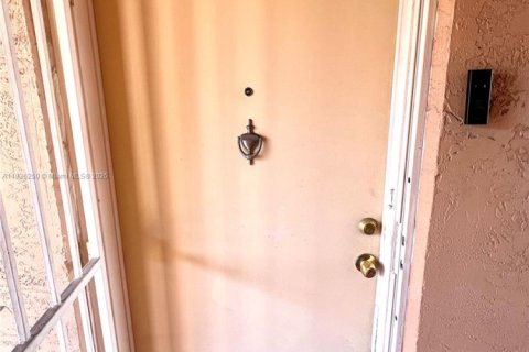 Condo in Hialeah, Florida, 3 bedrooms  № 1819938 - photo 7