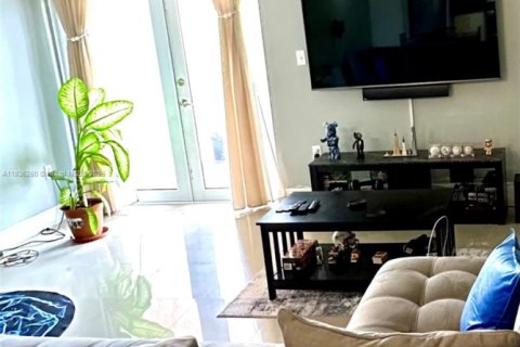 Condo in Hialeah, Florida, 3 bedrooms  № 1819938 - photo 24