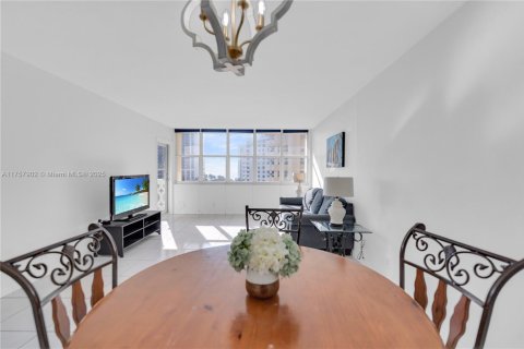 Купить кондоминиум в Халландейл-Бич, Флорида 1 спальня, 62.43м2, № 2012230 - фото 8