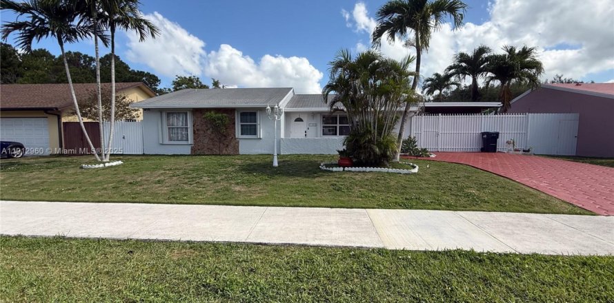 Villa ou maison à Miami, Floride 3 chambres, 111.48 m2 № 1973550