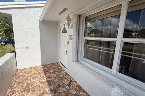 Villa ou maison à vendre à Miami, Floride: 3 chambres, 111.48 m2 № 1973550 - photo 5