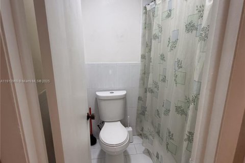 Villa ou maison à vendre à Miami, Floride: 3 chambres, 111.48 m2 № 1973550 - photo 21