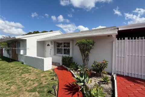 Villa ou maison à vendre à Miami, Floride: 3 chambres, 111.48 m2 № 1973550 - photo 2