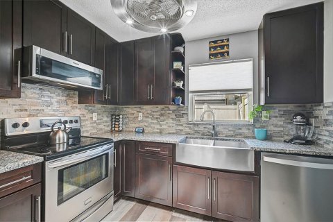 House in Sarasota, Florida 4 bedrooms, 127 sq.m. № 1416444 - photo 8