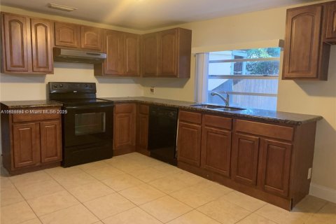 Villa ou maison à vendre à Pompano Beach, Floride: 3 chambres, 127 m2 № 1797050 - photo 11