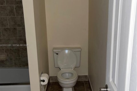 Adosado en alquiler en Davie, Florida, 3 dormitorios, 153.29 m2 № 2086280 - foto 12