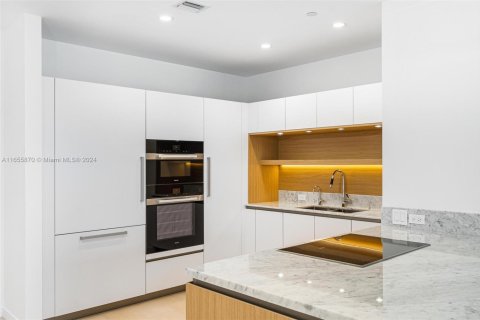 Condominio en venta en Bay Harbor Islands, Florida, 2 dormitorios, 175.49 m2 № 2076984 - foto 11