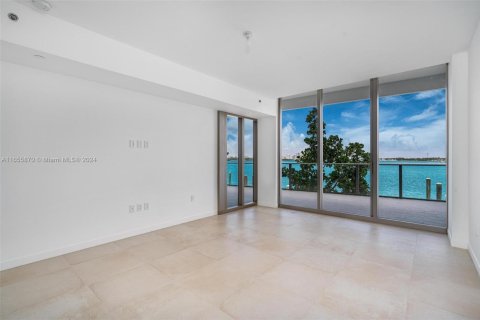 Condominio en venta en Bay Harbor Islands, Florida, 2 dormitorios, 175.49 m2 № 2076984 - foto 23