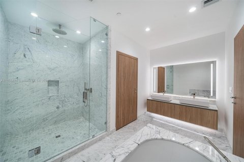 Condominio en venta en Bay Harbor Islands, Florida, 2 dormitorios, 175.49 m2 № 2076984 - foto 20