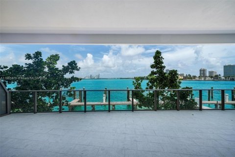 Condominio en venta en Bay Harbor Islands, Florida, 2 dormitorios, 175.49 m2 № 2076984 - foto 8