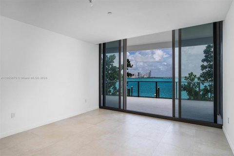 Condominio en venta en Bay Harbor Islands, Florida, 2 dormitorios, 175.49 m2 № 2076984 - foto 7