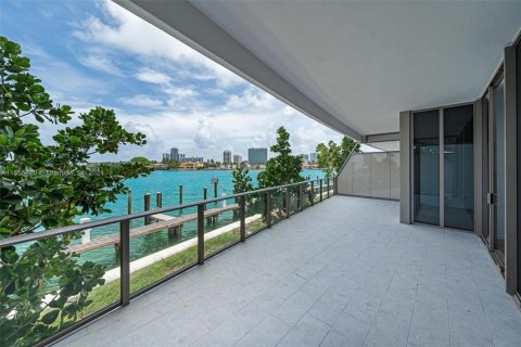 Condominio en venta en Bay Harbor Islands, Florida, 2 dormitorios, 175.49 m2 № 2076984 - foto 13